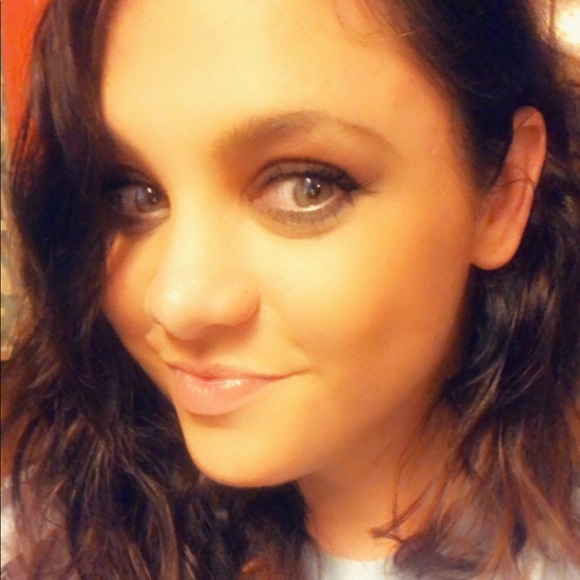 Meet your Posher, Courtncourtney - Picture 1 of 1